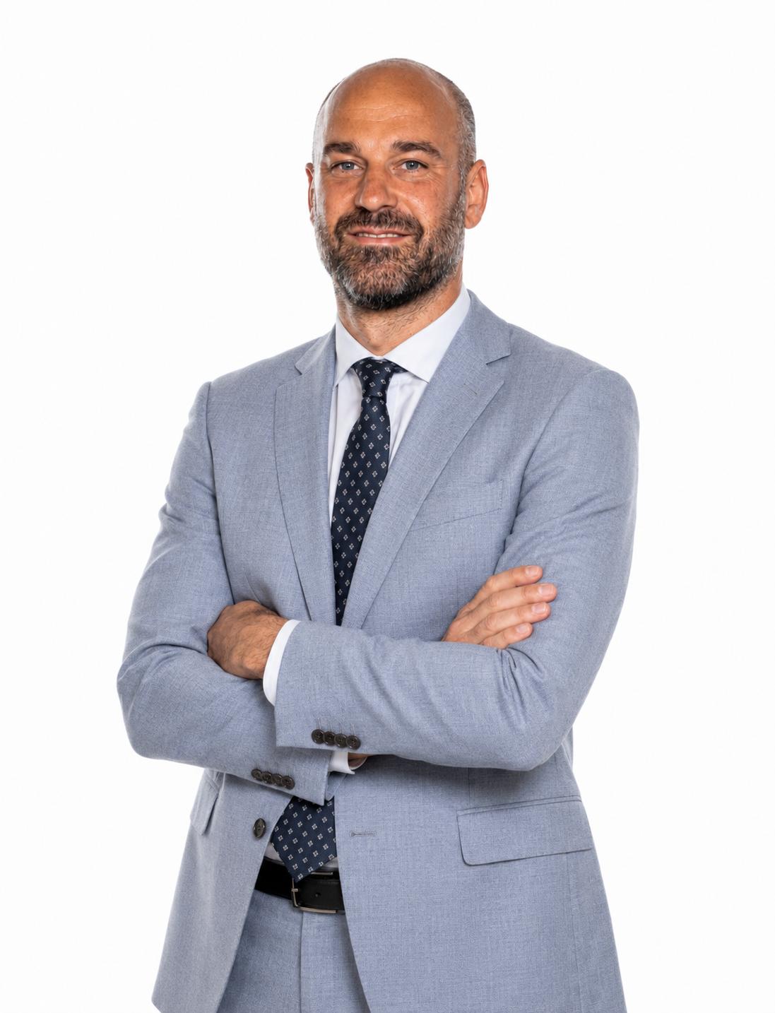 Prof. Daniele Mazza in giacca e cravatta